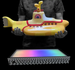 The Beatles Yellow Submarine Studio Scale Model - Robotto