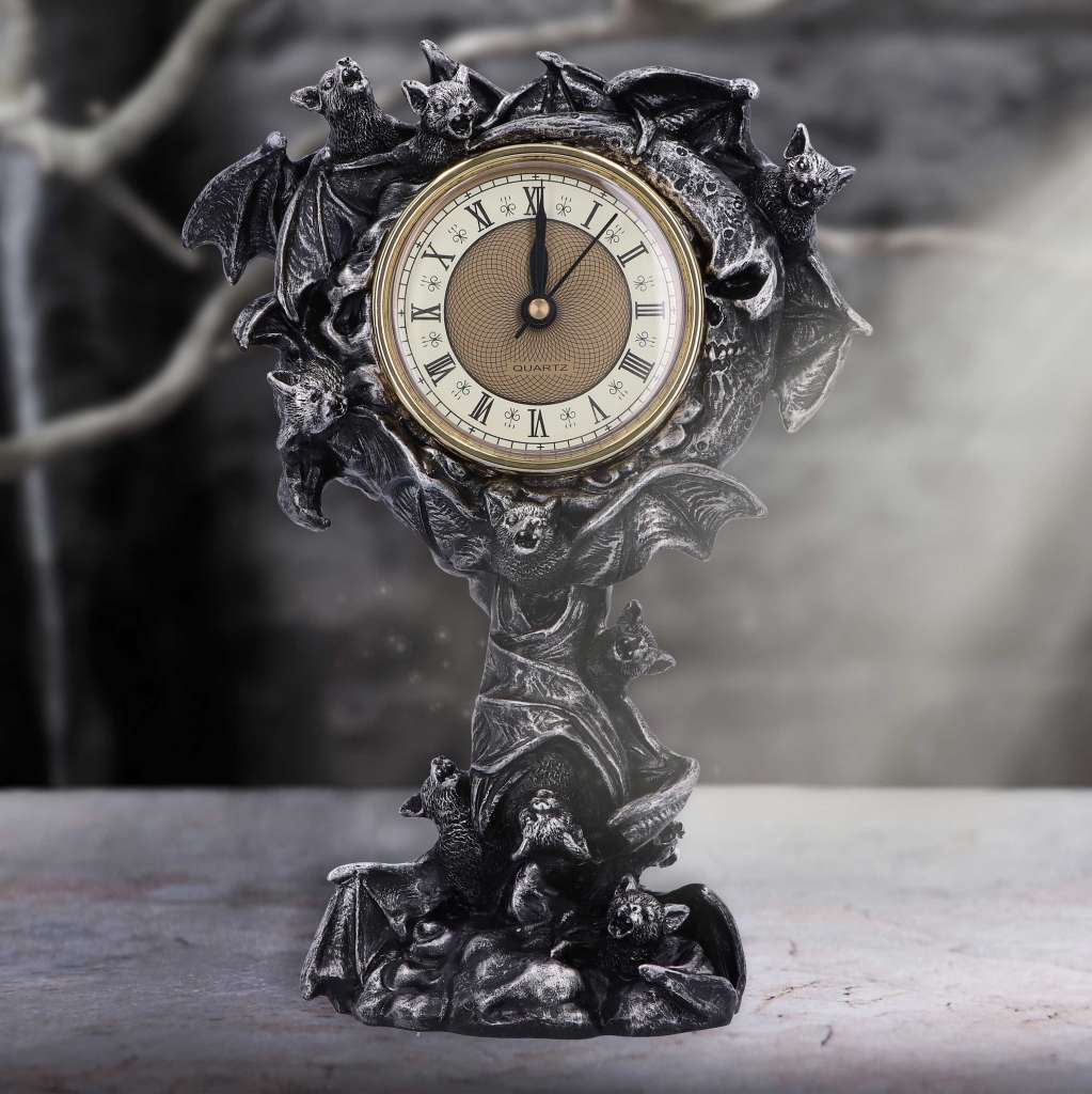 Chiroptera Time Bat Clock – En unik väggklocka för både stil och funktion nemesis now