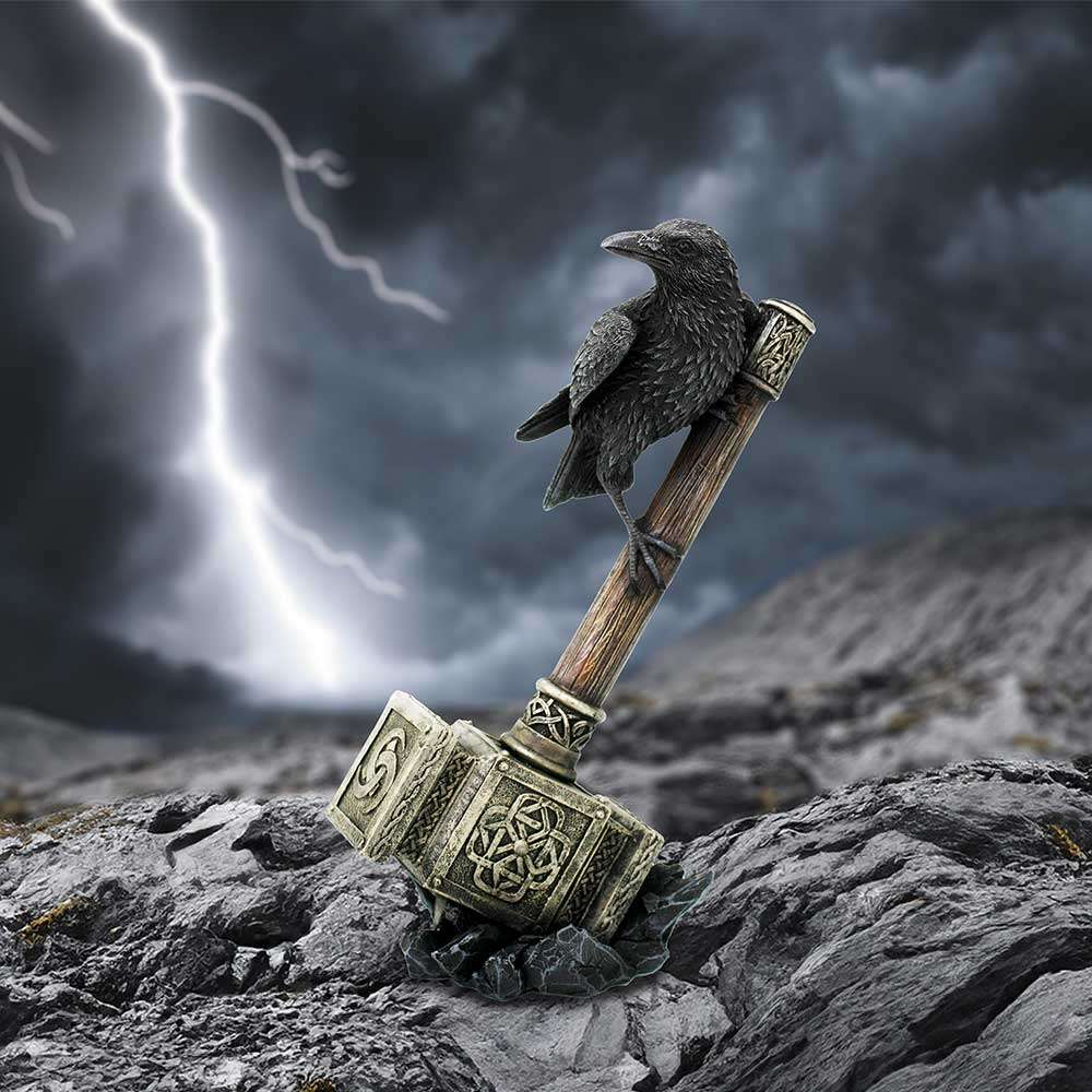 Raven på Gudarna Hammer nemesis now