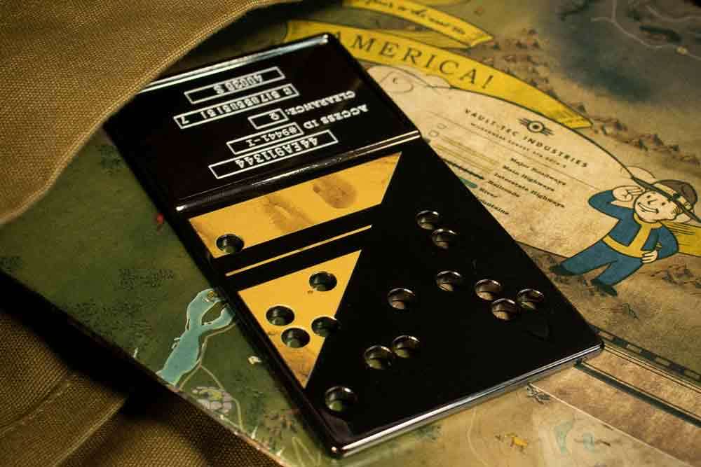 Fallout - Limited Edition Nuclear Keycard Replica fanattik