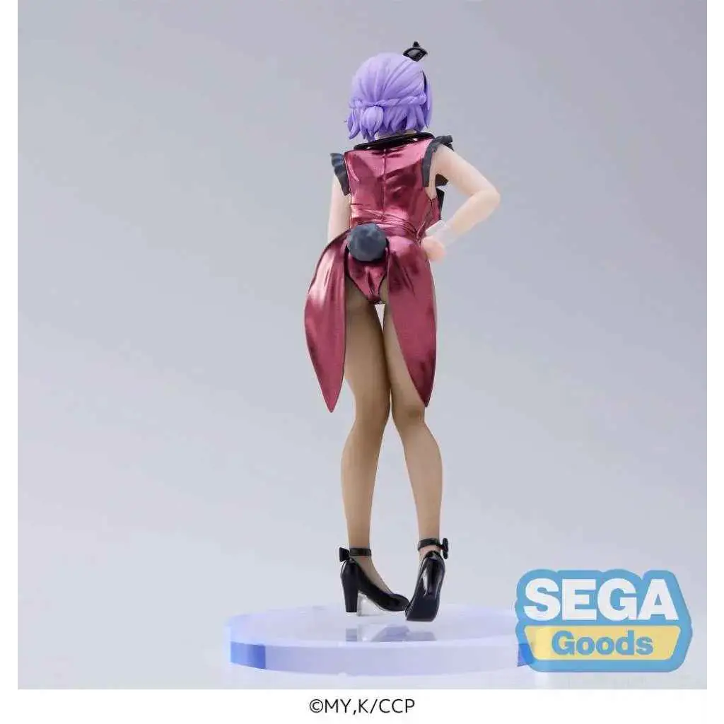 Lila håret animefigur Hiro Segawa i röd metallisk outfit med svarta accenter