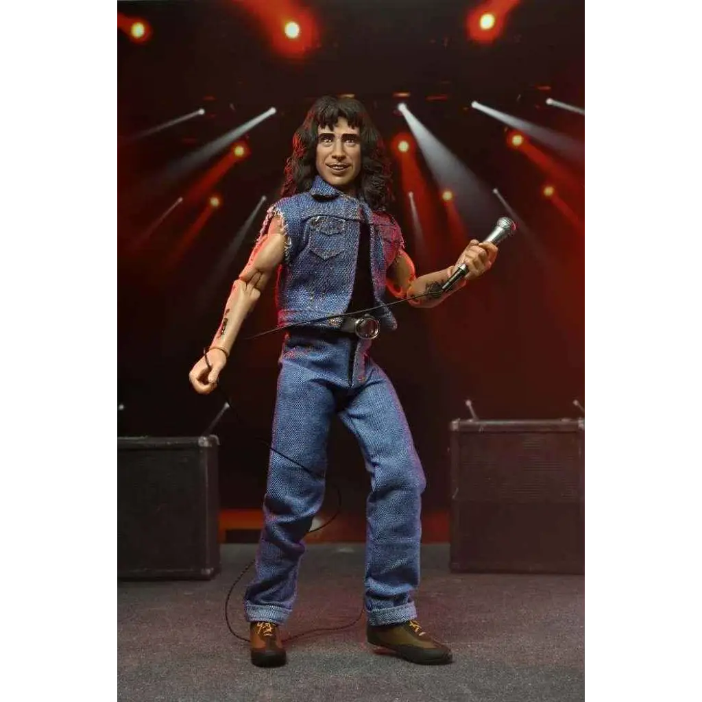 Blå jeans med trasig design, rullade benslut och AC/DC Bon Scott-motiv