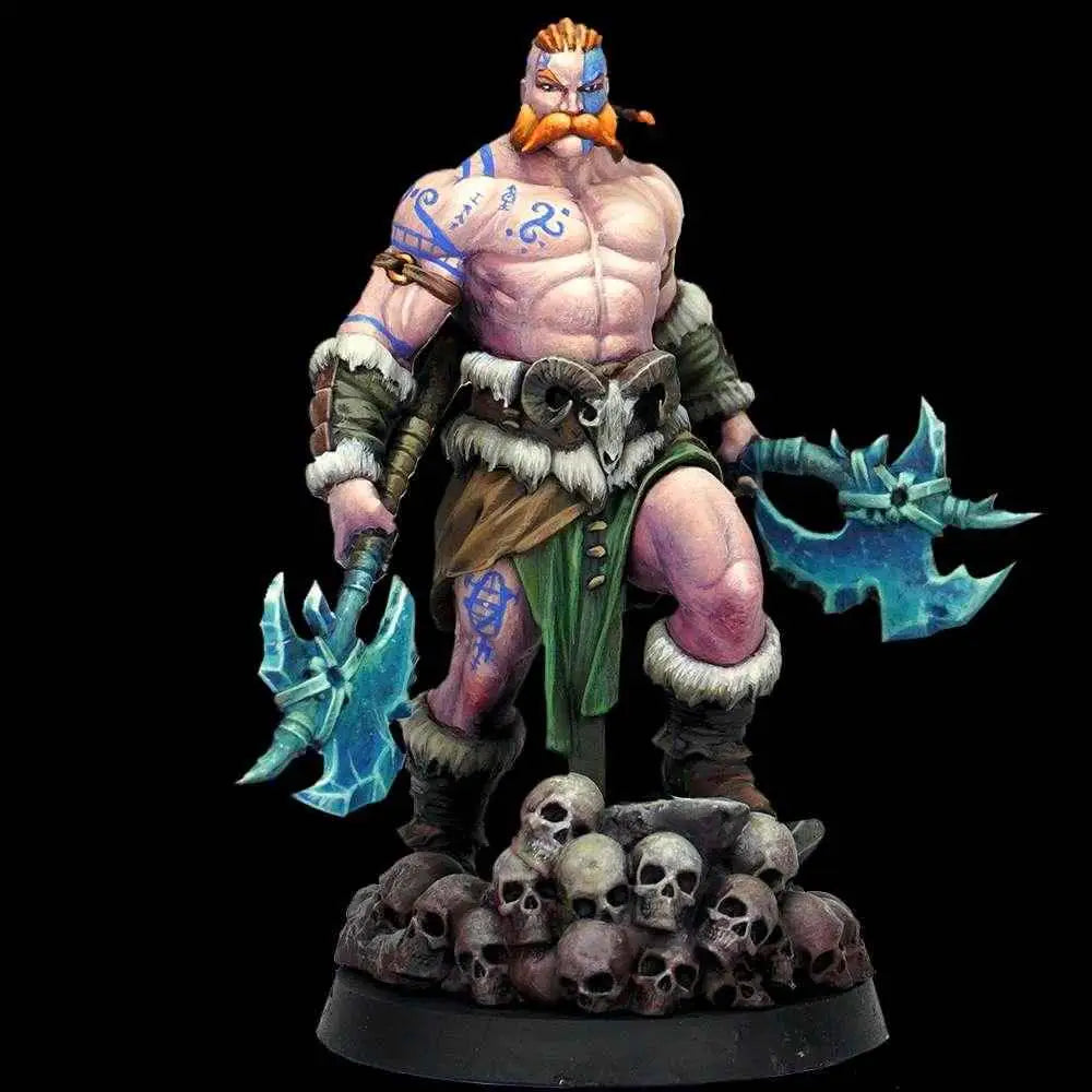Bjorvin the Barbarian 32mm figurine: muskulös krigare med orange skägg, blå tatueringar och grön pälskantad rustning på skallehög