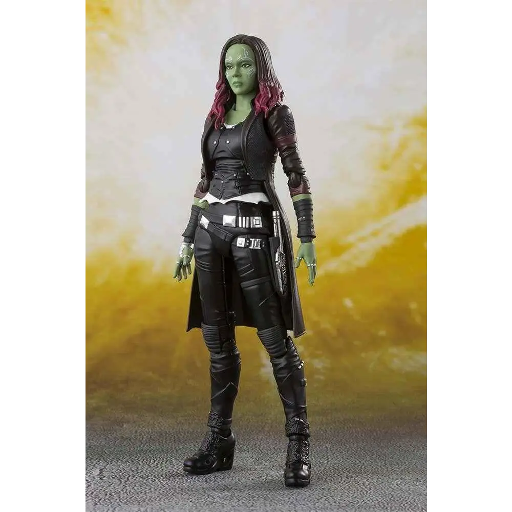 Aiw Gamora SH Figuarts: svart och maroon läderliknande figur med detaljerad rustning och lång mantel