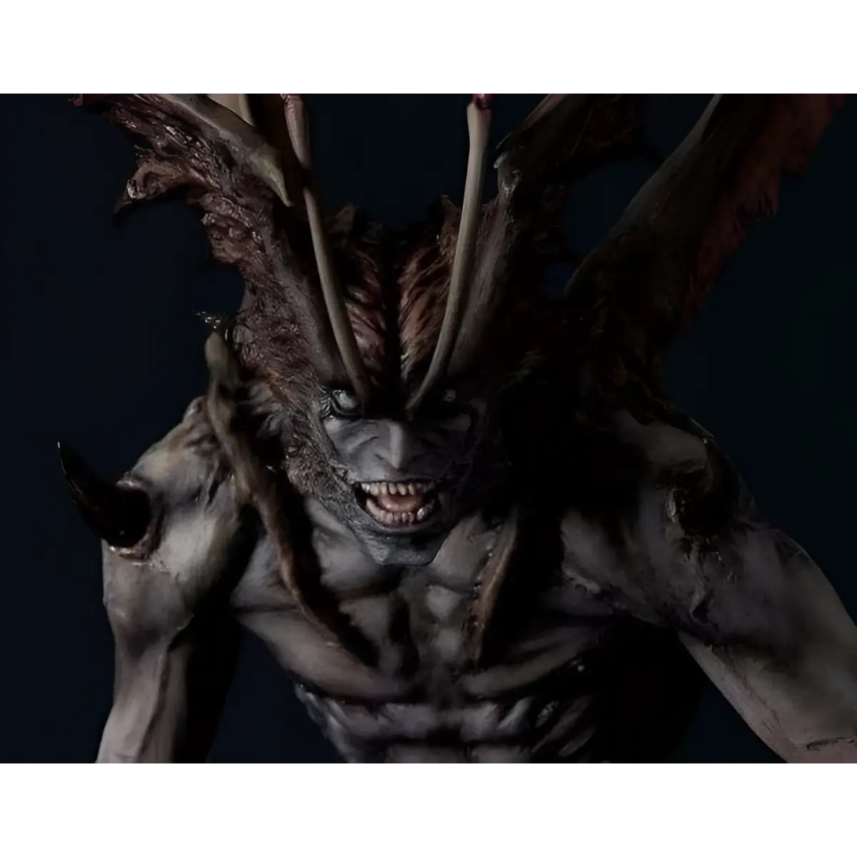 Amon: Apocalypse of Devilman 1/6 staty – monströs figur i grått och brunt