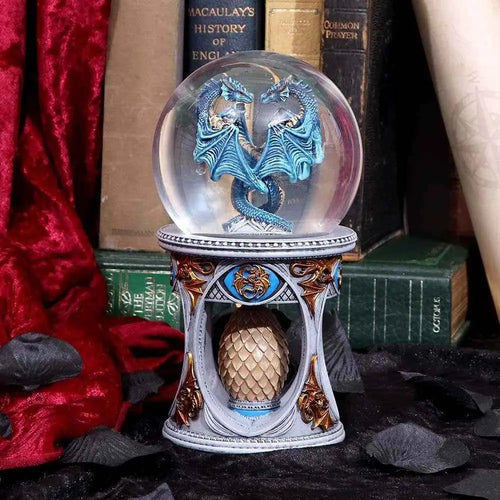 Translucid glob med två blå drakar i Anne Stokes Dragon Heart Snöglob
