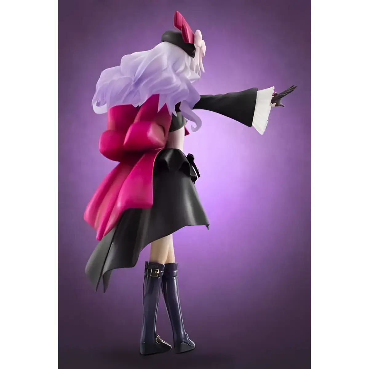 Detaljerad figur av Aquarion Evol EX Claire Drosera med långt vitt hår och svart outfit med rosa band