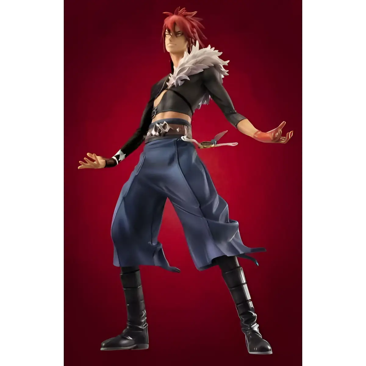 Rödhårig Aquarion Evol-figur av Gem Kagura Demuri i svartblå outfit med vit päls