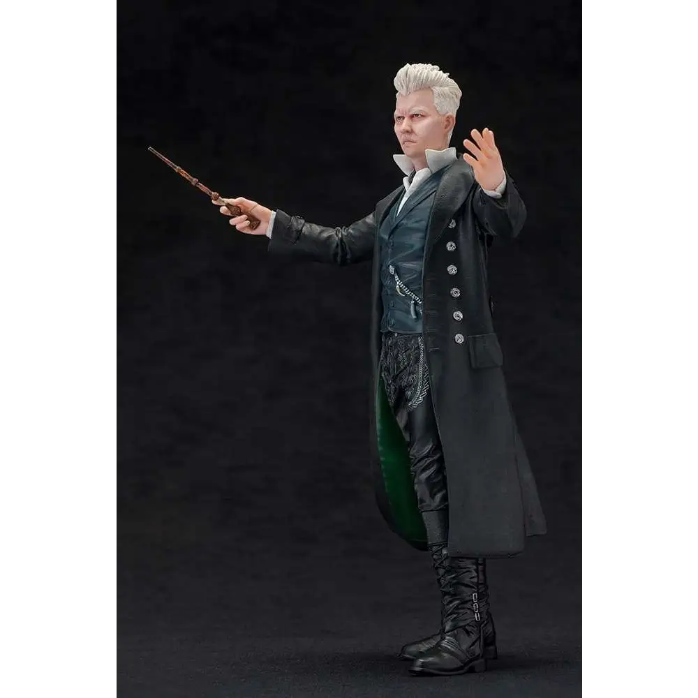 ARTFX+ Gellert Grindelwald-staty i svart läderkappa med silverknappar