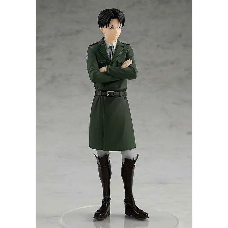 Attack on Titan Levi POP UP PARADE figur med mörkgrön militärkappa, svart bälte och stövlar