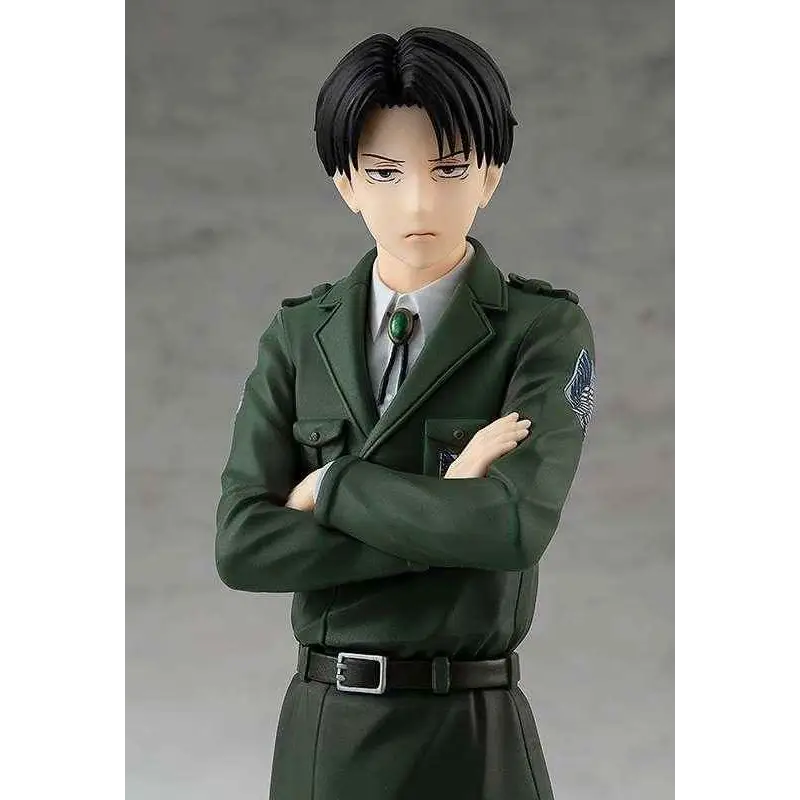 Attack on Titan Levi POP UP PARADE-figur med mörkgrön militäruniform, svart hår och silver spänne