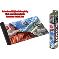 Attack on Titan spelmatta med Colossus Titan-motiv och gummiunderlag