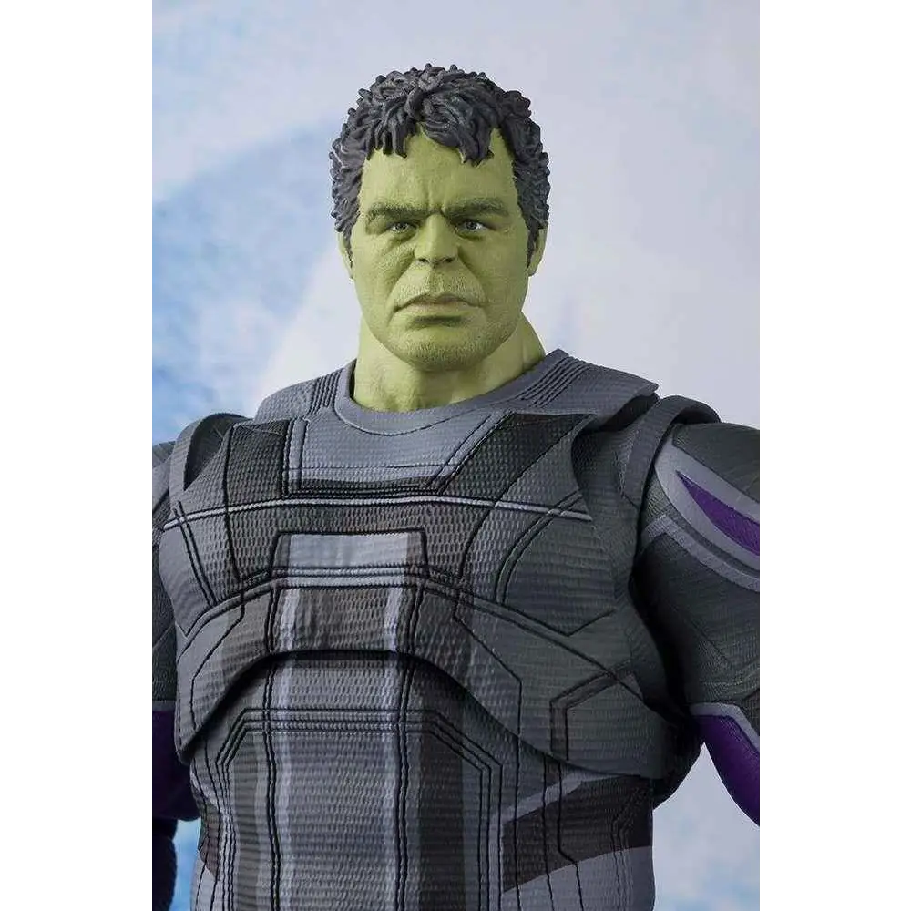 Grön hy Hulk-figur i detaljerad grå-lila rustning, Avengers Endgame SH Figuarts