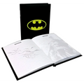 Svart Batman-anteckningsbok med gul bat-symbol och linjerade sidor