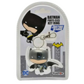 Chibi Batman nyckelring i blisterförpackning med svart-grå kropp och gul emblem
