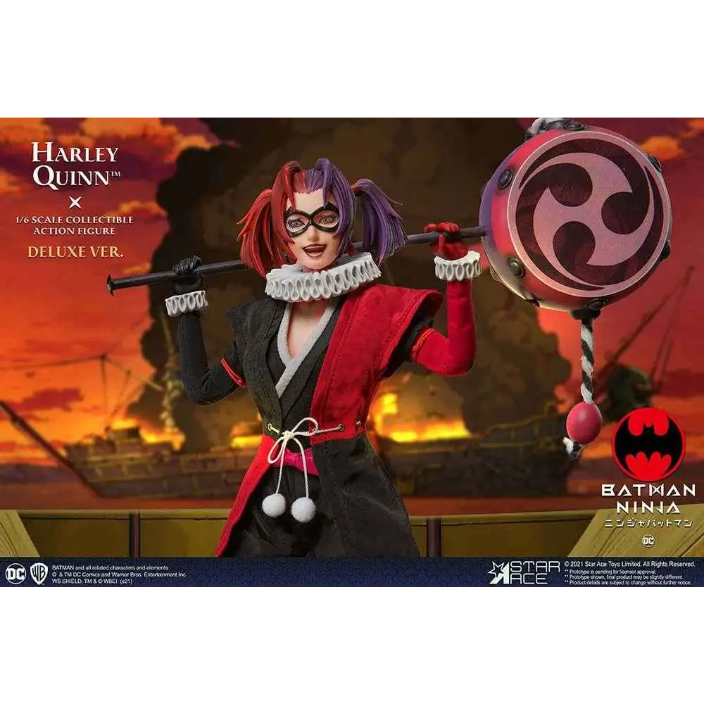 Harley Quinn i röd-svart kimono med vit spetskrage håller rosa-svart trumvapen, Batman Ninja 1/6 figur
