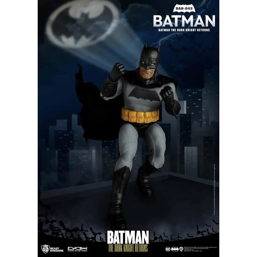Batman The Dark Knight Returns DAH-figur i dynamisk pose mot Gotham