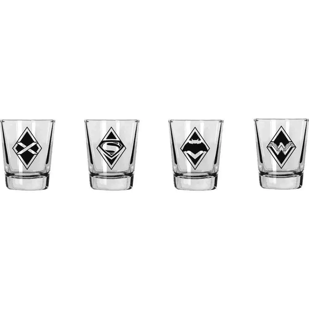 Fyra Batman vs Superman-shotglas med superhjältelogotyper