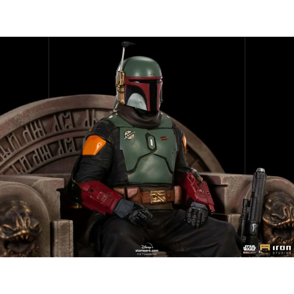 Boba Fett på tron deluxe 1/10-statyn i grön-röd rustning på stenstol