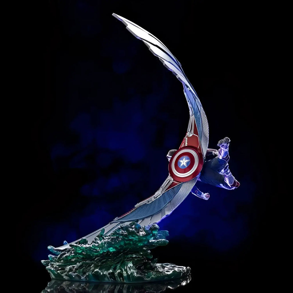 Captain America Sam Wilson-statue med vingar i silverblått med röda skölddetaljer