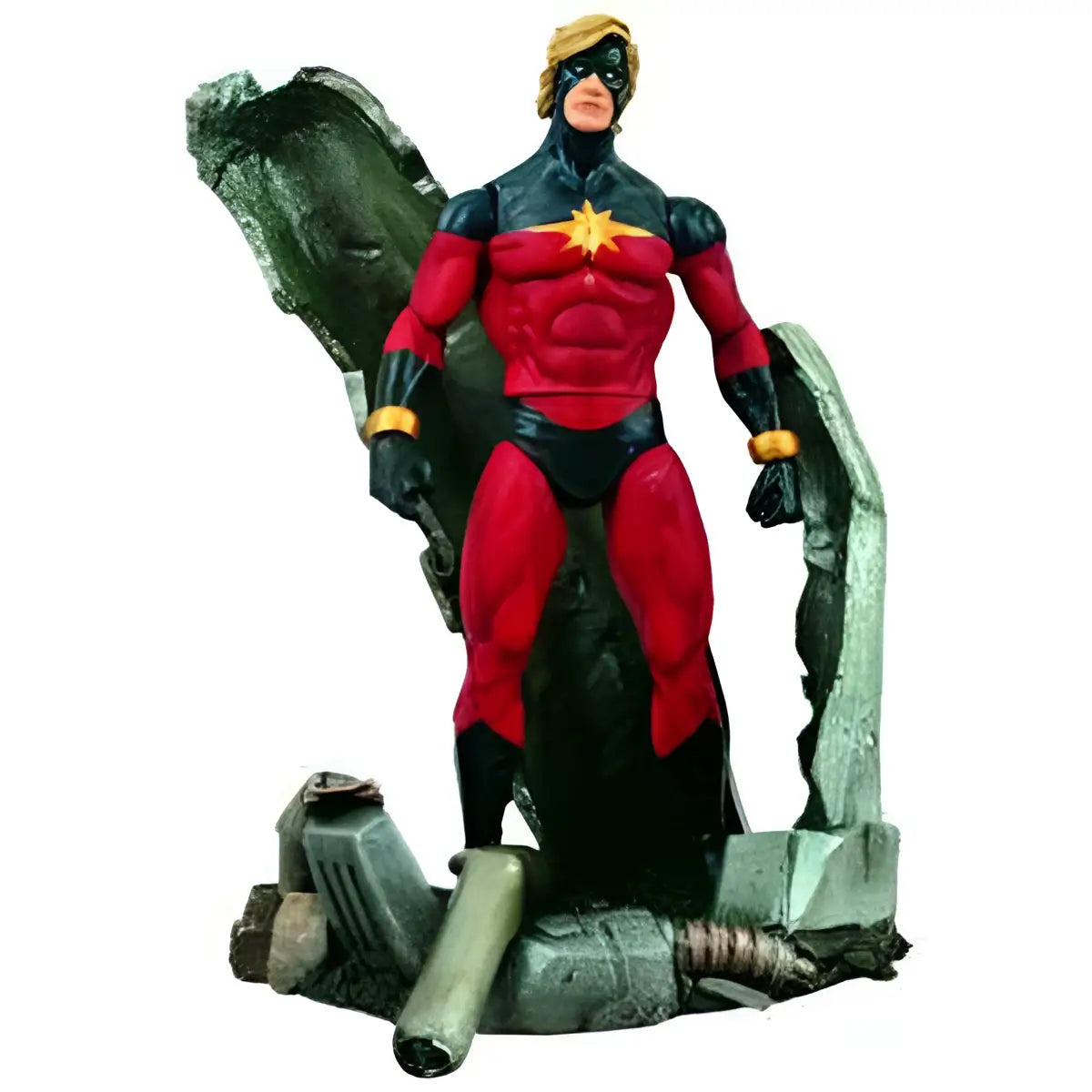 Röd och svart Captain Marvel-actionfigur med guldstjärna på bröstet i dynamisk pose på stenbas