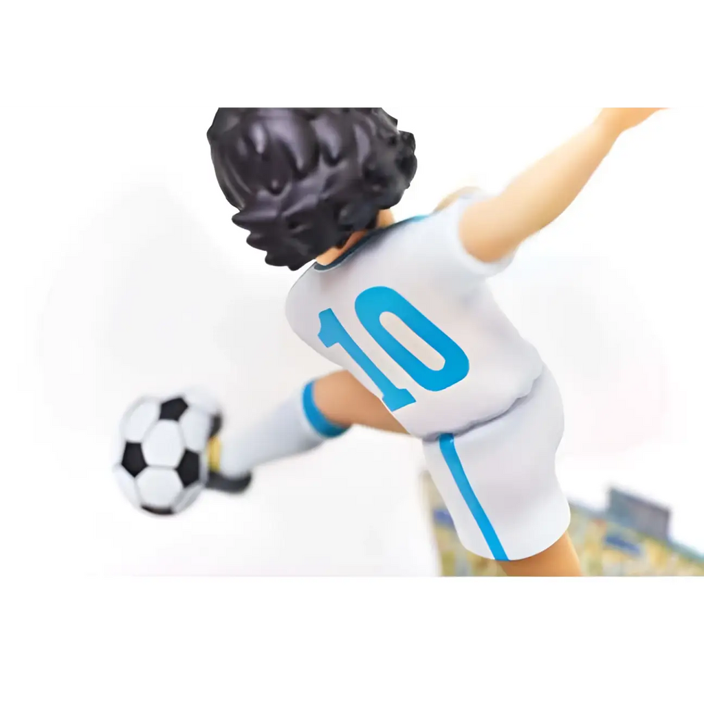 Detaljerad PVC-figur av Oliver från Captain Tsubasa i spark, vit tröja med blå 10