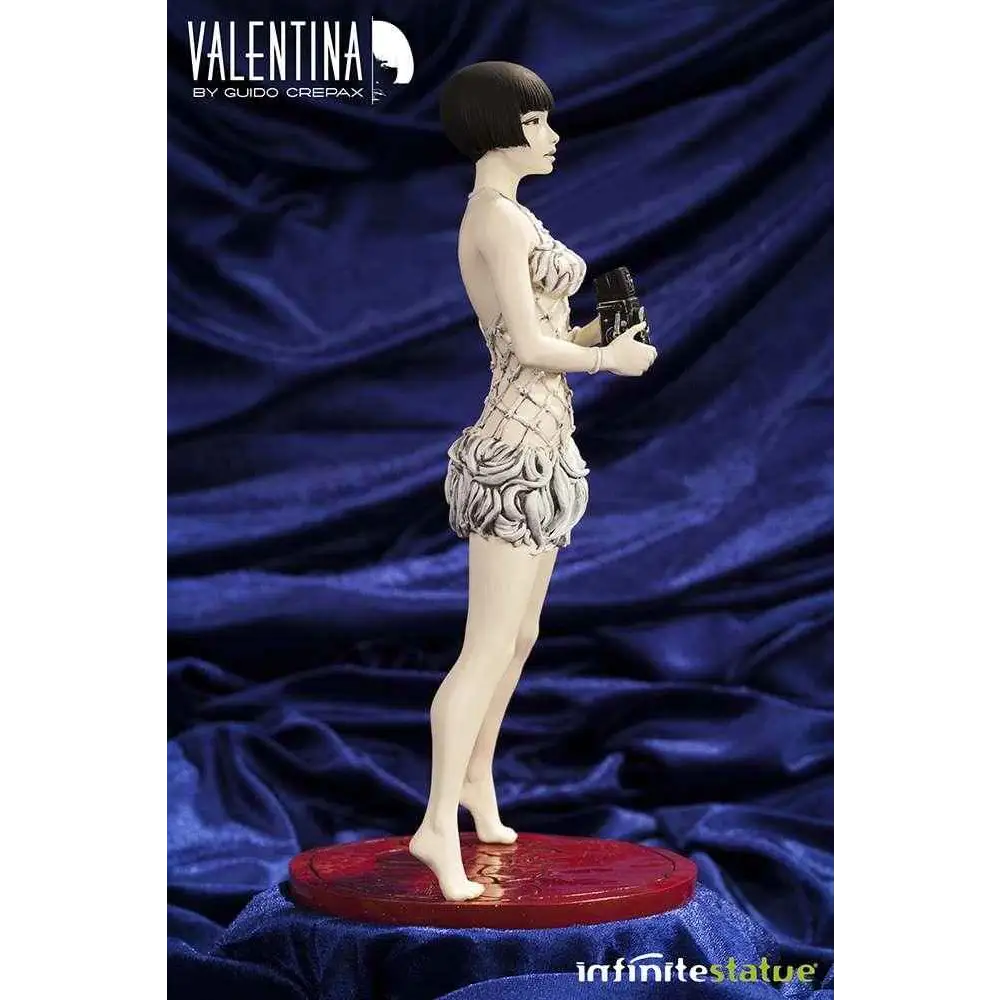 Valentina av Guido Crepax statyett i vit spetsklänning med gammal kamera