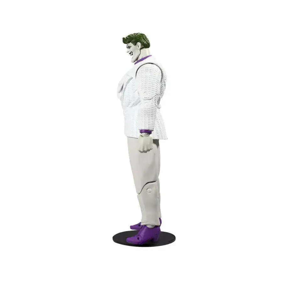 Dark Knight Returns Joker i vit texturerad kostym med lila accenter på svart bas