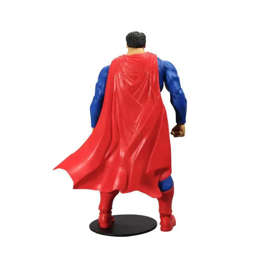 Superman actionfigur med blank röd mantel och blå dräkt på svart bas