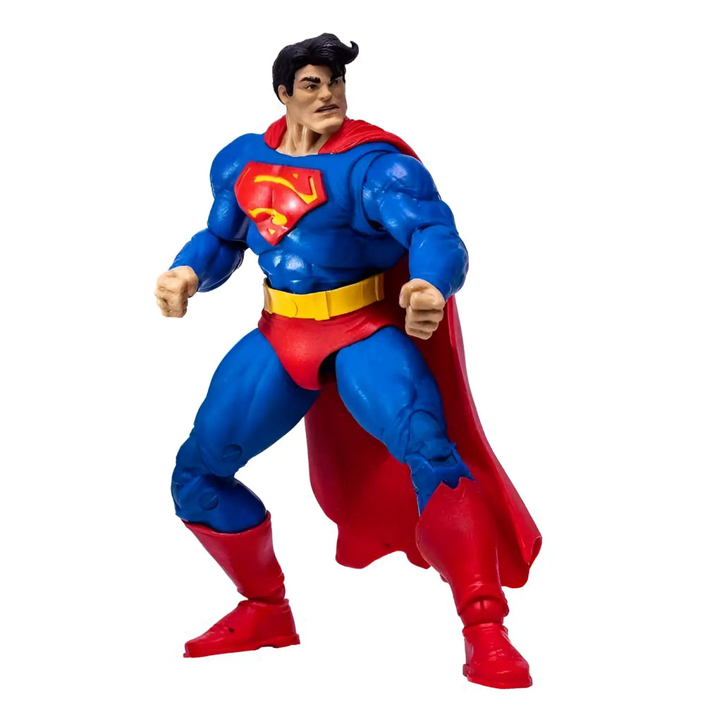 Blå och röd Superman-actionfigur med gul bälte i DC Dark Knight 2-pack
