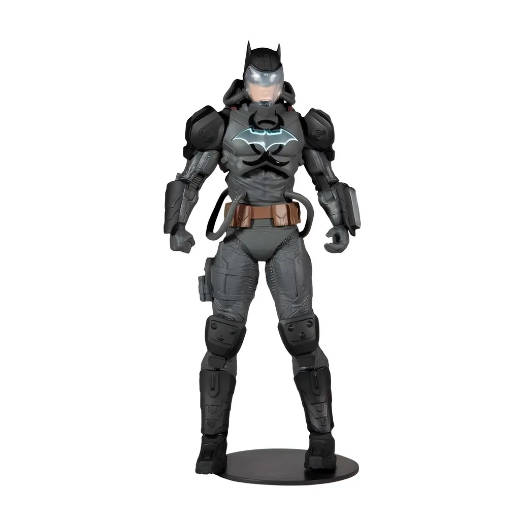 DC Multiverse Batman Hazmat Suit-figur med blå lysande emblem