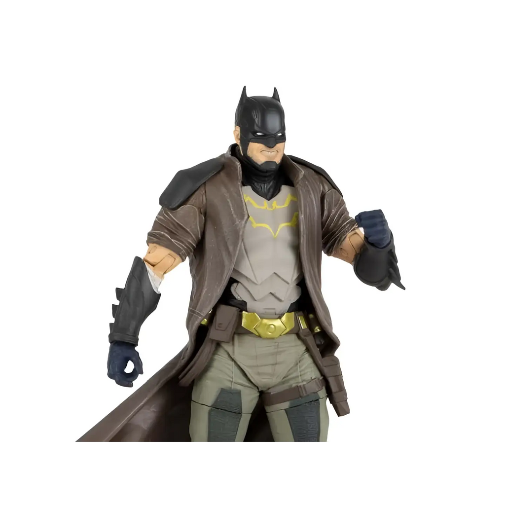 Batman DC Multiverse Dark Detective actionfigur i trenchcoat med gulddetaljer