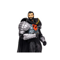 DC Multiverse General Zod actionfigur i svart och silver rustning med röd emblem och svart mantel