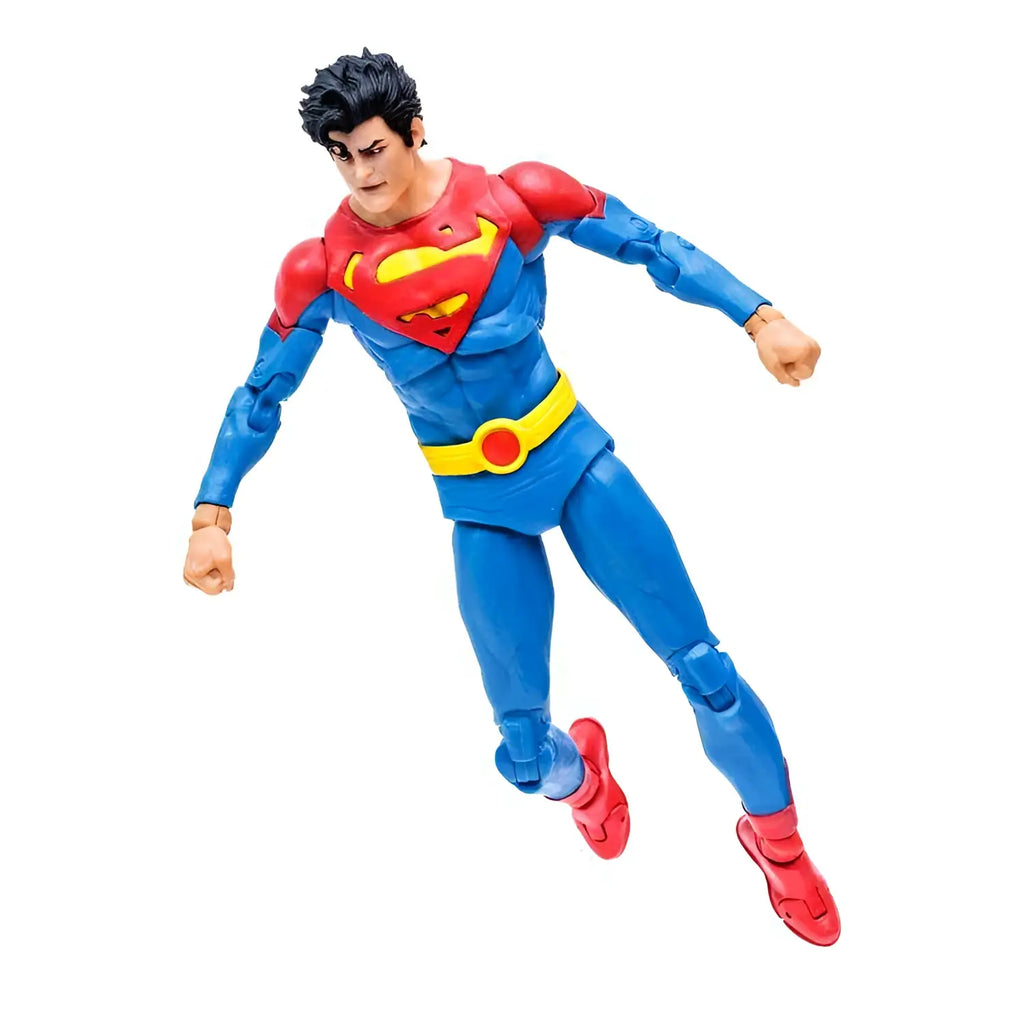 DC Multiverse Superman John Kent actionfigur i blått och rött med gul bälte och S-emblem