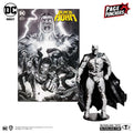 Svartvit Batman-actionfigur med detaljerad skulptur, målad rustning och fladdrande mantel i DC Page Punchers Linjeteckning