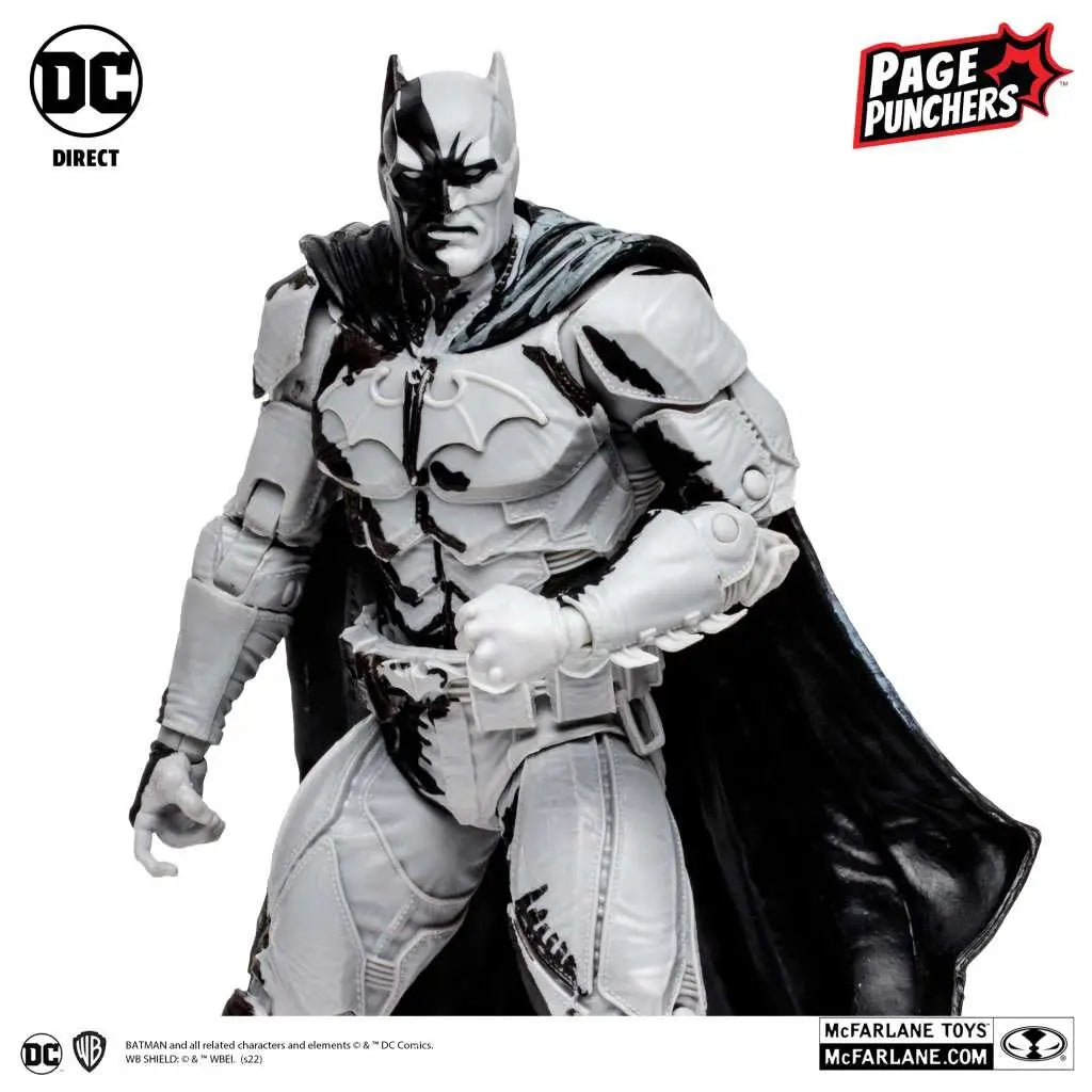Svart och grå Batman-actionfigur i taktisk dräkt med detaljerad rustning, mantel och bältesväska från DC Page Punchers