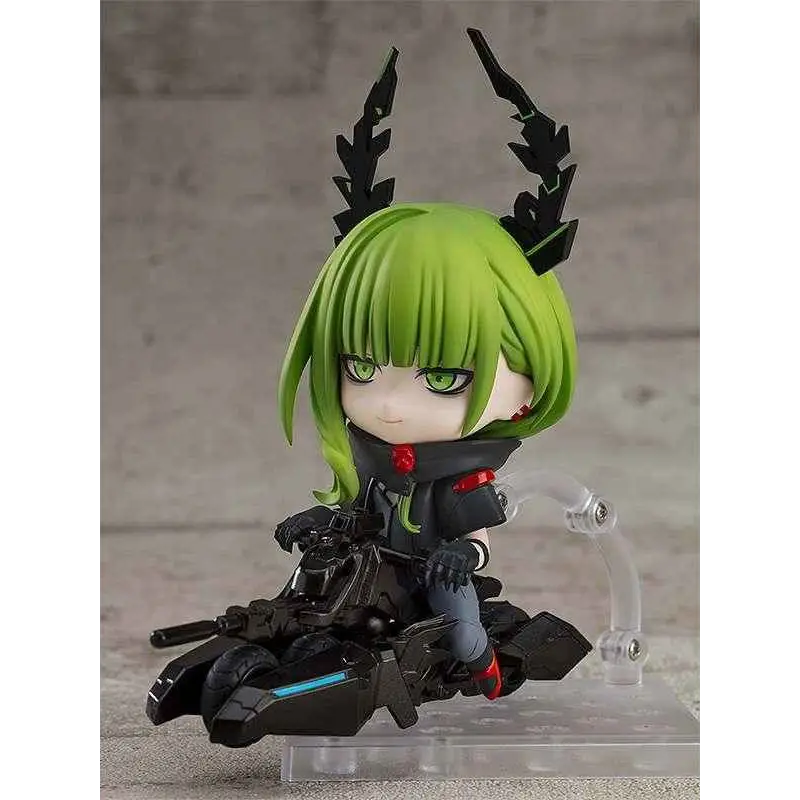 Grönahårig chibi-figur med svarta horn och röd ädelsten på svart motorcykel, Dead Master Nendoroid från Black Rock Shooter
