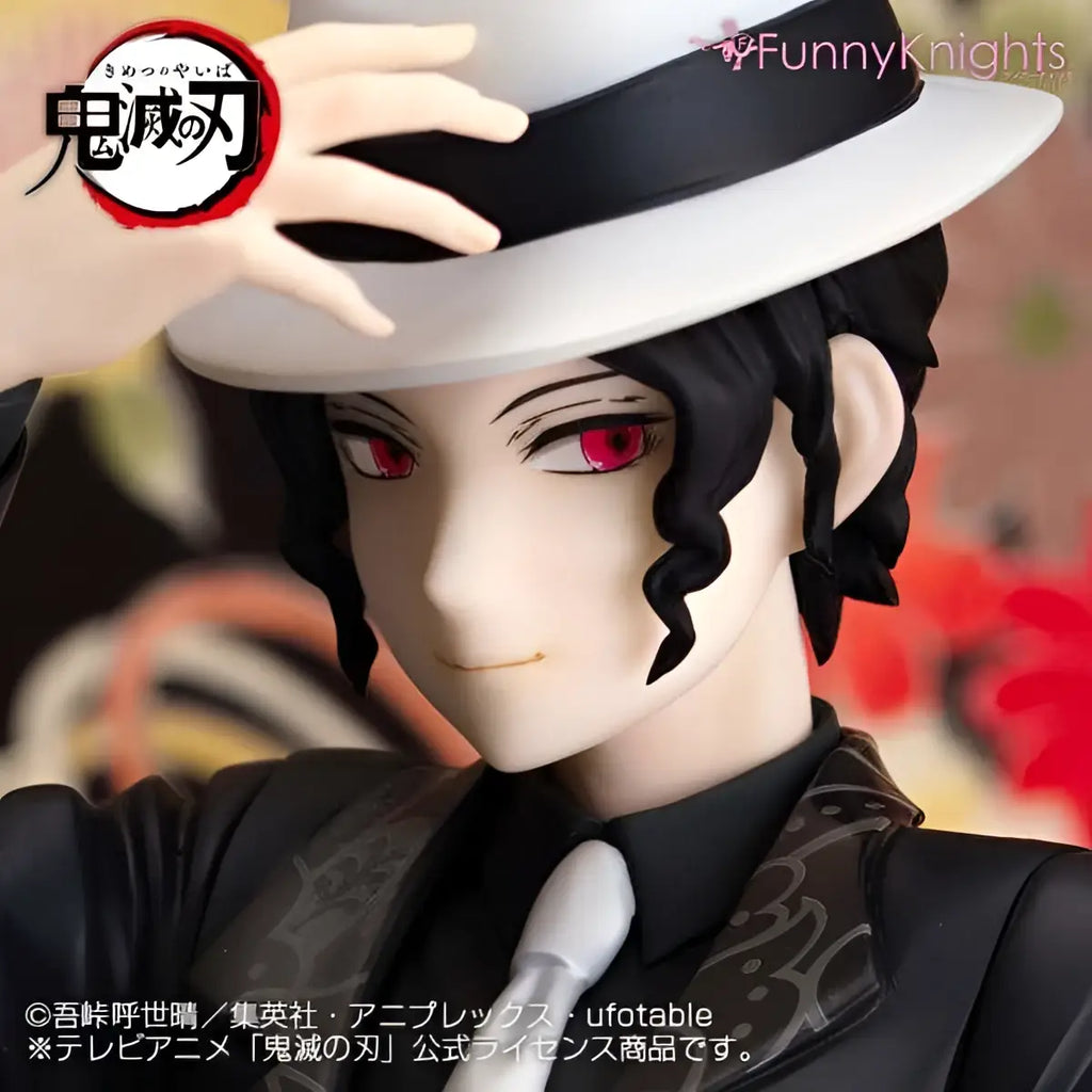 Vit vit fedora med svart band på Demon Slayer Muzan Kibutsuji-figur 1/8