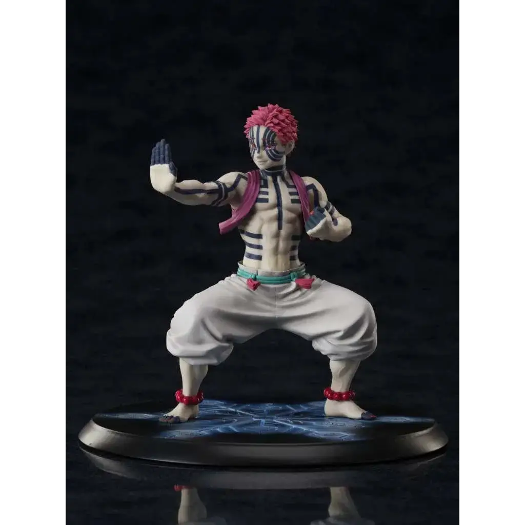 Demon Slayer Akaza 1/8 figur med rosa taggigt hår och muskulös pose
