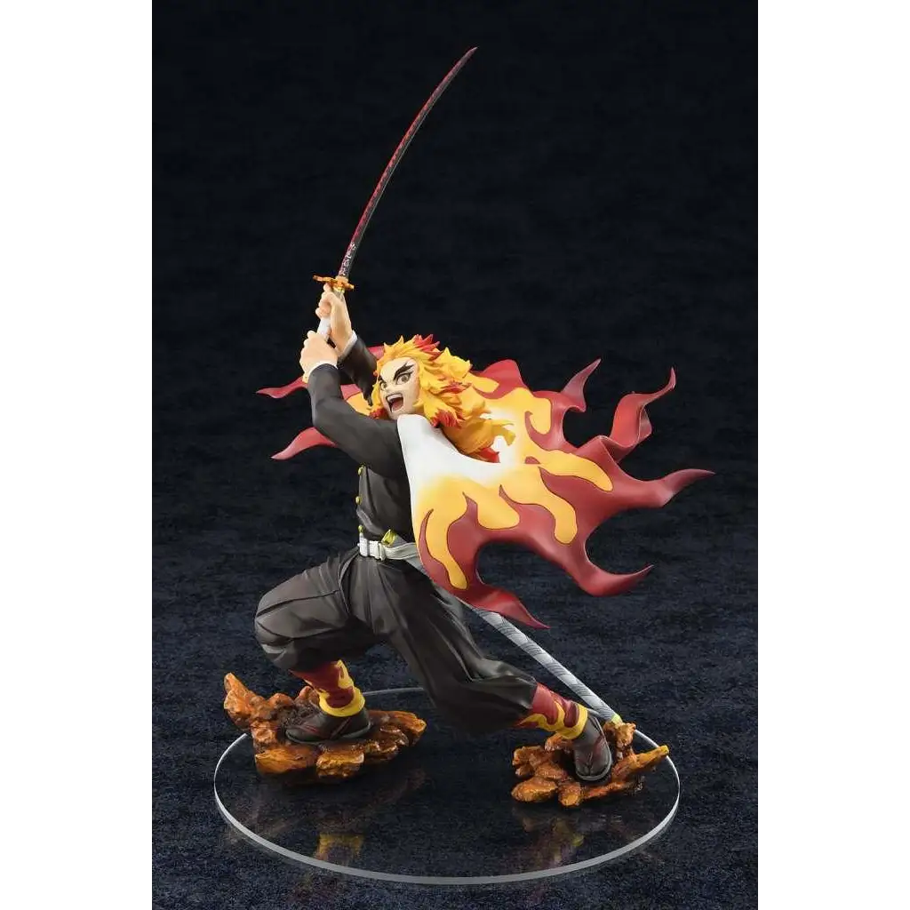 Demon Slayer Kyojuro Rengoku 1/8 figurin med flammande hår och svärd
