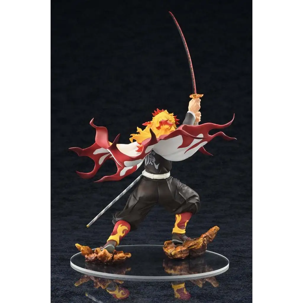 Demon Slayer Kyojuro Rengoku 1/8-figur med flammande hår och svärd