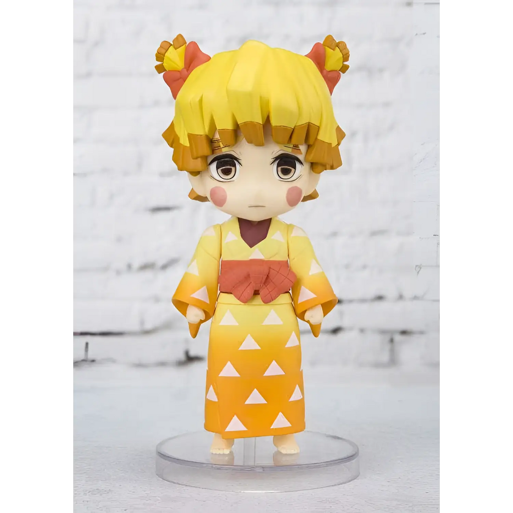 Gul och orange gradient kimono med vita triangulära mönster, röd obi-bälte och matchande håraccessoarer för Demon Slayer-figur Tanjiro, Zenitsu och Inosuke