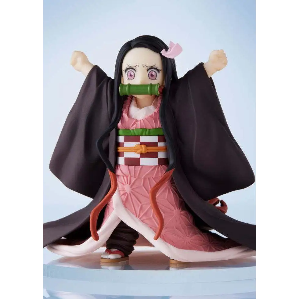 Demon Slayer Nezuko Kamado figurine i rosa kimono och mantel