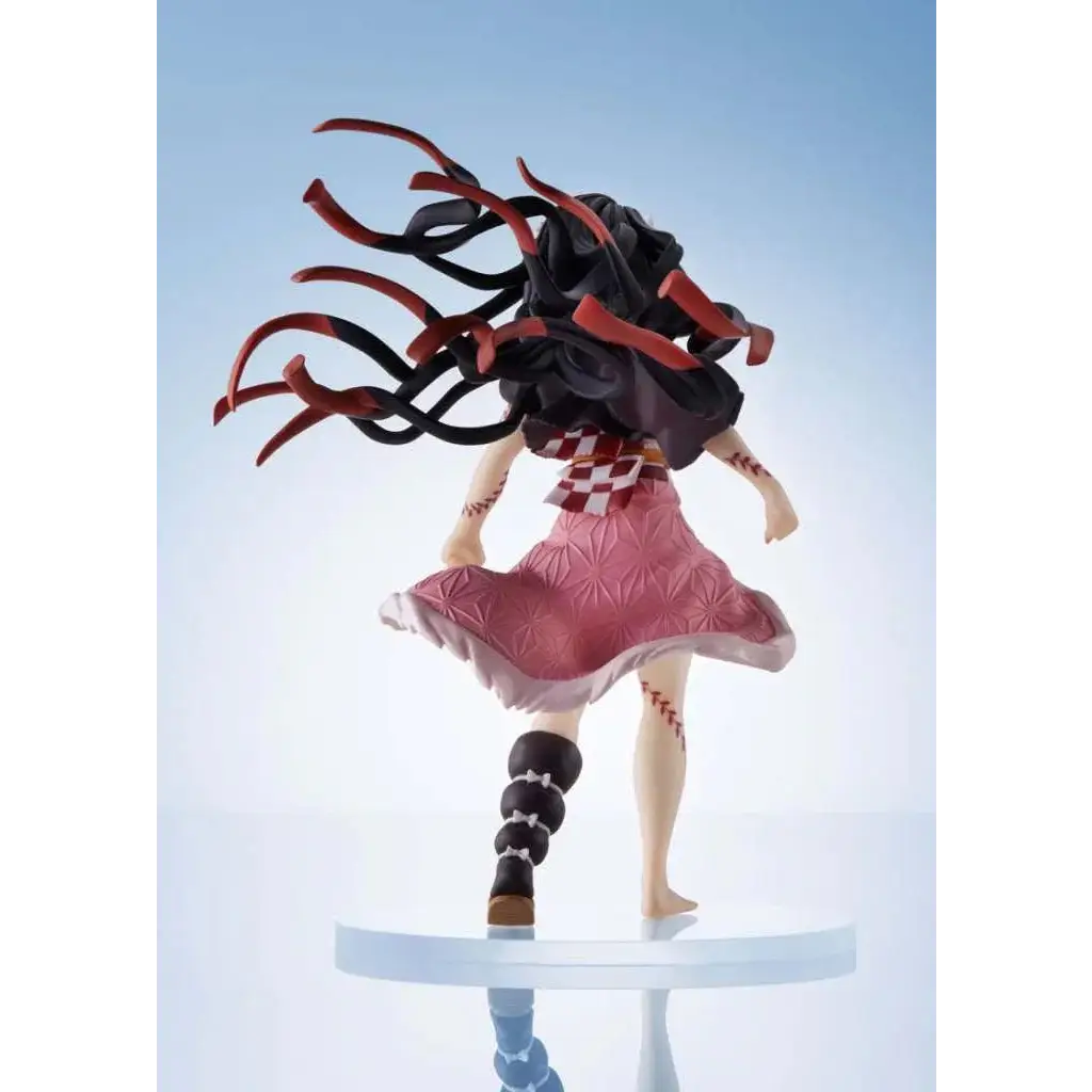 Demon Slayer Nezuko mini PVC statue med långt svart och rött hår