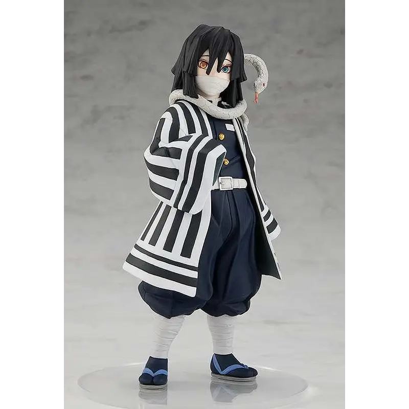 Demon Slayer Obanai Iguro-figur med randig svartvit kappa, guldfästen, marinblå underkläder och vit orm-mask