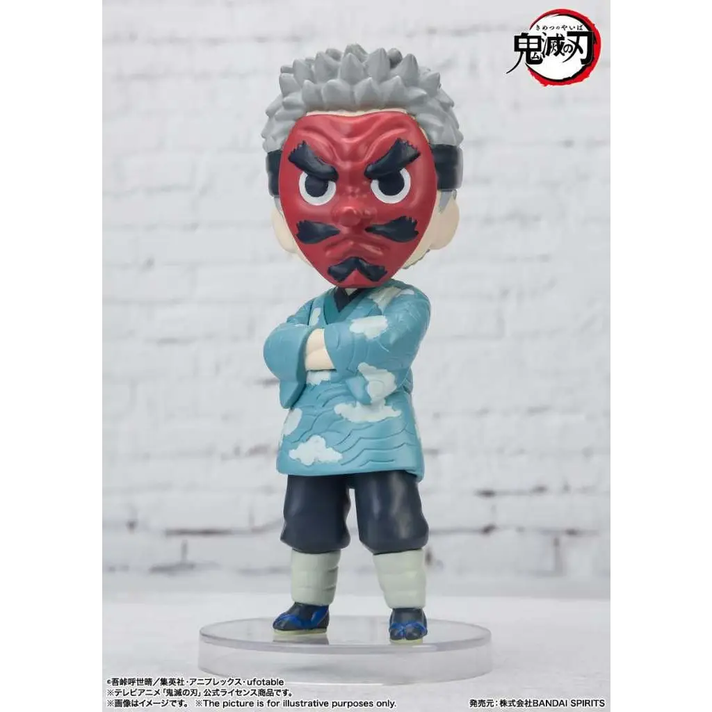 Chibi-figur av Sakonji Urokodaki från Demon Slayer, med spikig gråhår, röd mask och ljusblå mantel med vita molnmönster