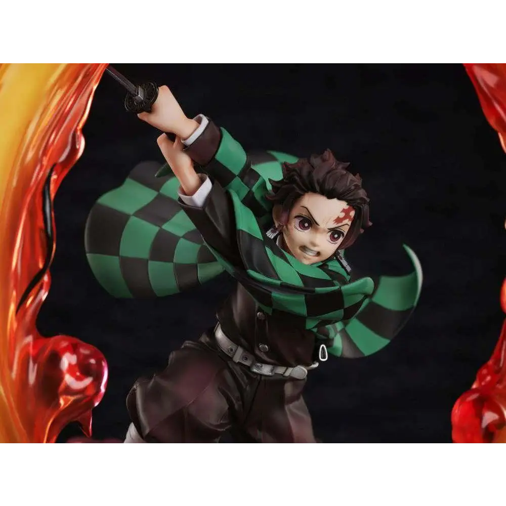 Demon Slayer Tanjiro Kamado 1/8 staty-figur med rutig scarf och brun outfit