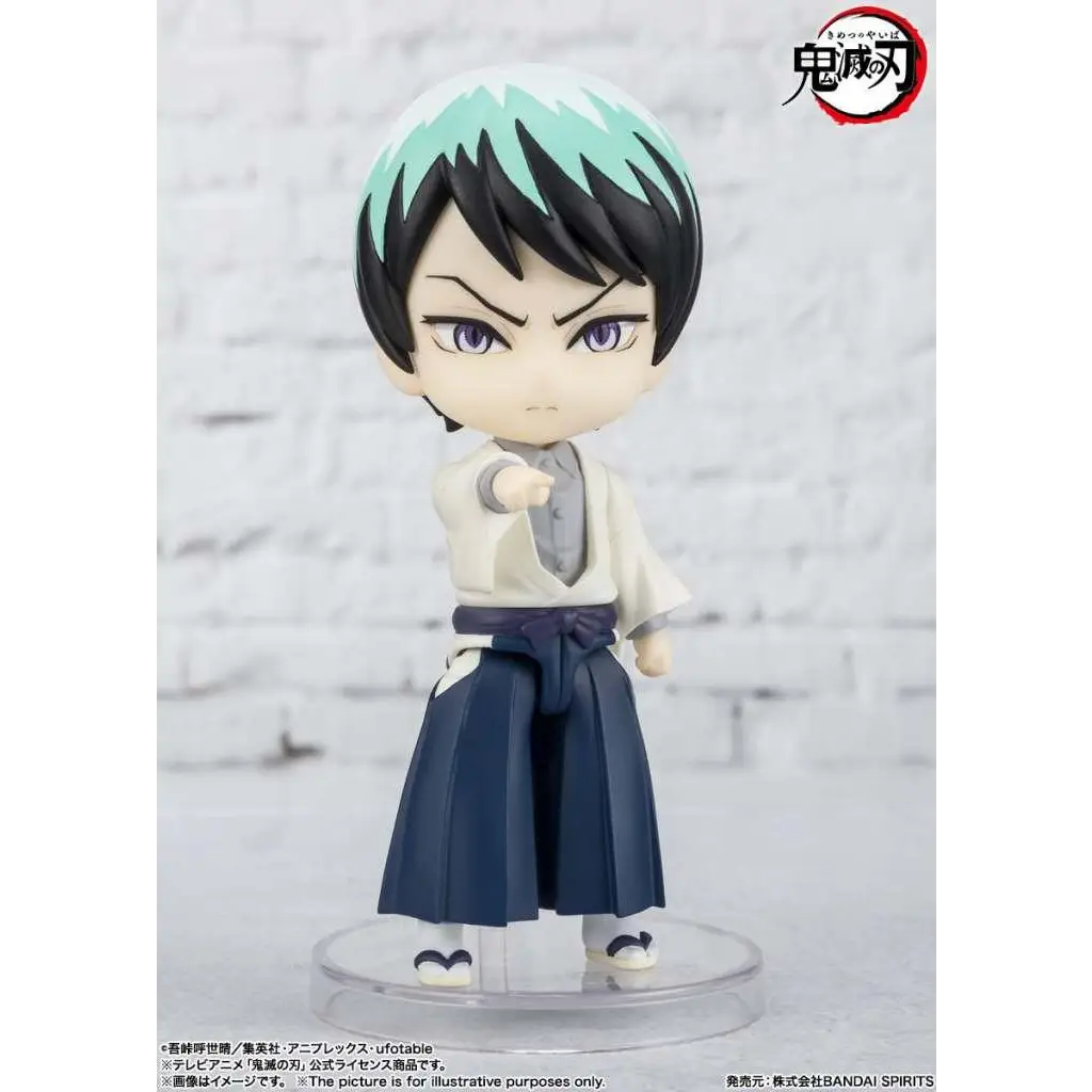 Chibi Demon Slayer Yushiro Figuarts Mini-figur med turkos och svart hår, vit topp, mörkblå hakama och traditionella sandaler