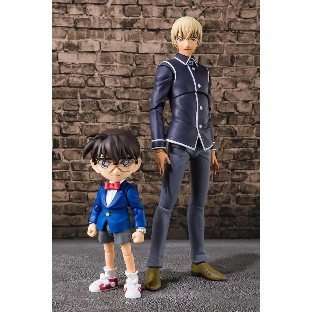 Detective Conan Toru Amuro S.H.Figuarts-figur med blå-vit uniform, brunt hår, glasögon, röd slips, grå shorts och vita sneakers