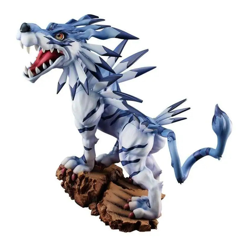 Digimon Garurumon Battle Gem Statue med blå-vit digital figur, vassa taggar, röd mun och stenbas